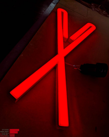 Czerwony X Neon PCW